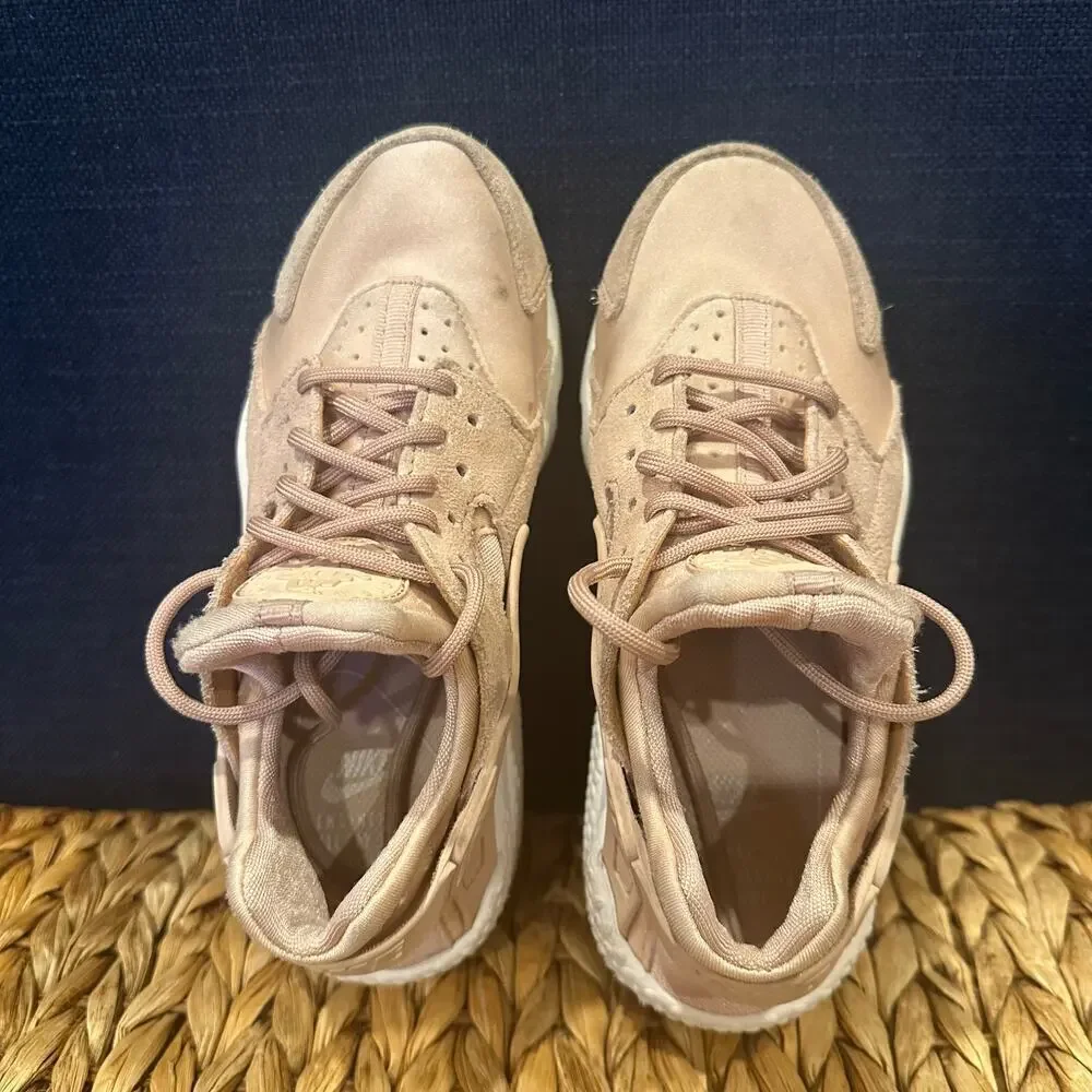 Rose Gold Nike Huarache Sneakers sz 5.5 Youth Nike Sneakers